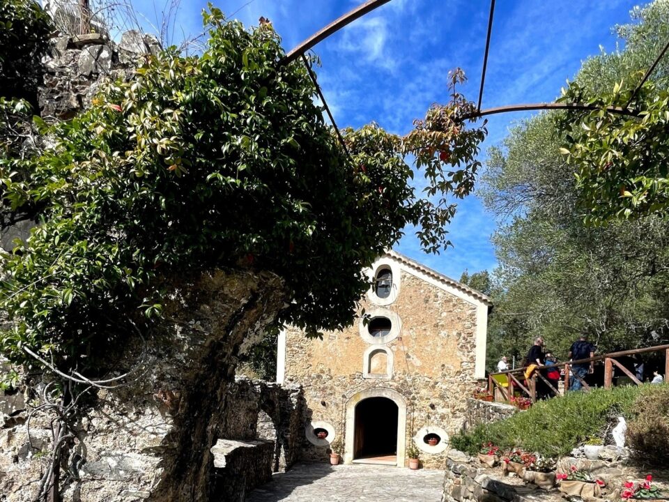 Lentezza e meraviglia all’Abbazia di Santa Cecilia”: a Castinatelli si riscopre il rituale autentico della tavola cilentana
